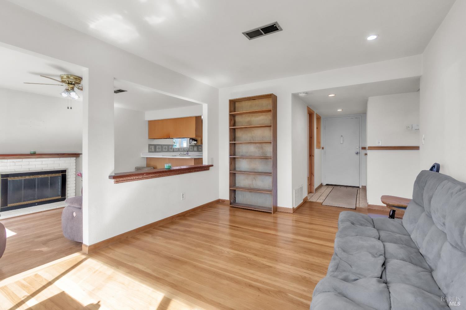 Detail Gallery Image 5 of 24 For 351 Begonia Blvd, Fairfield,  CA 94533 - 4 Beds | 2 Baths