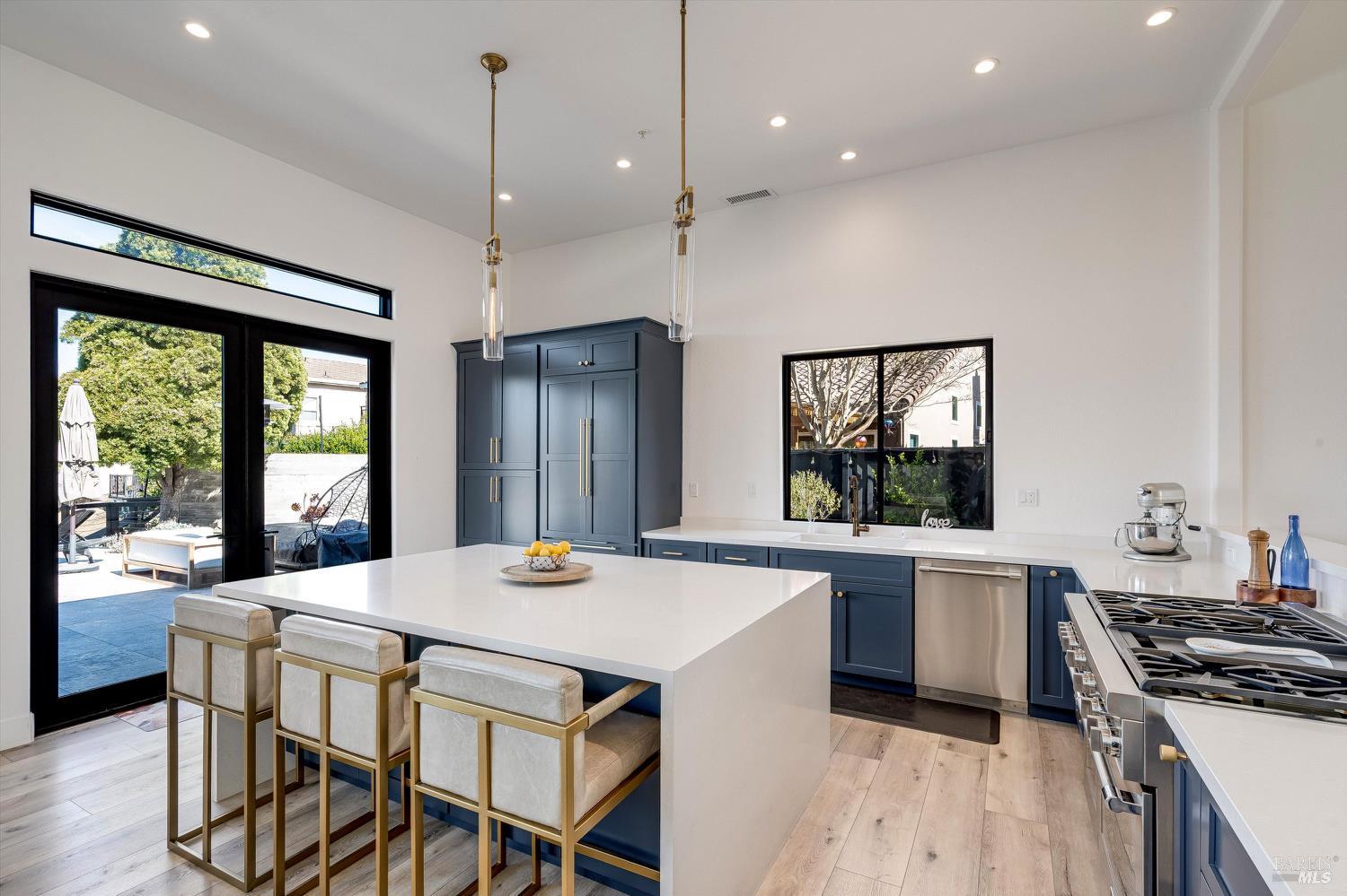 Detail Gallery Image 3 of 77 For 100 S Newport Dr, Napa,  CA 94559 - 4 Beds | 2/1 Baths