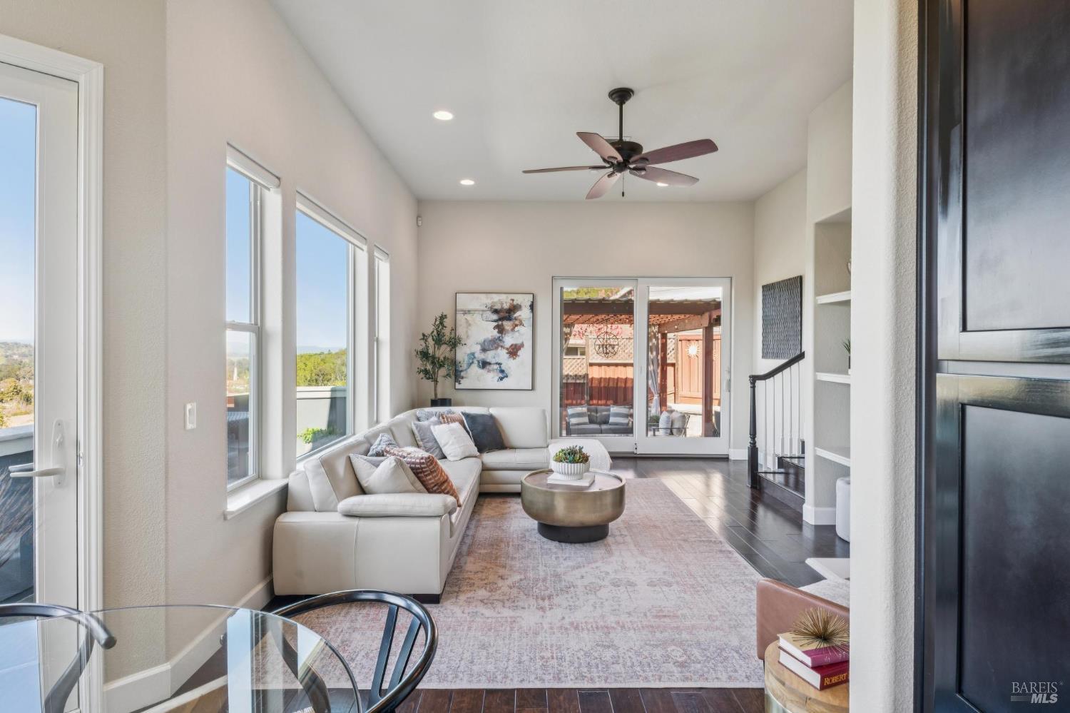 Detail Gallery Image 32 of 67 For 9 Edgehill Way, San Rafael,  CA 94903 - 3 Beds | 3 Baths