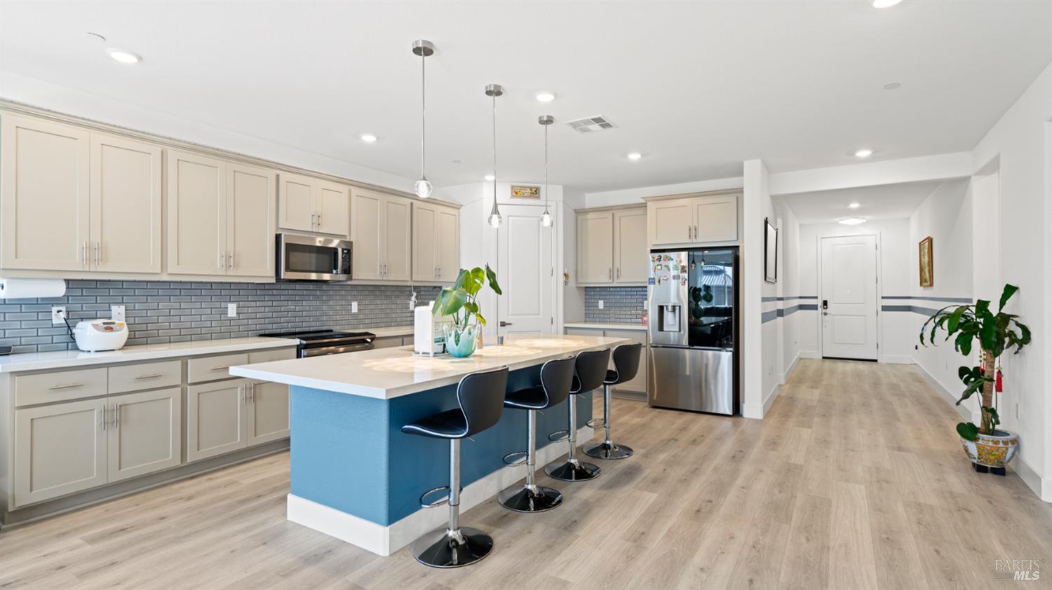 Detail Gallery Image 7 of 38 For 450 Baler Cir, Vacaville,  CA 95687 - 4 Beds | 3 Baths