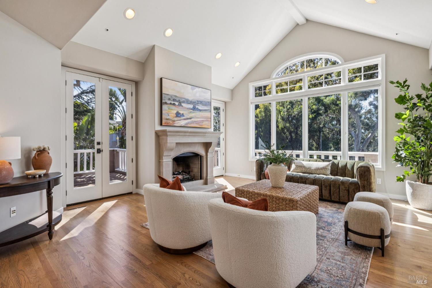 Detail Gallery Image 17 of 80 For 99 Deer Park Ave, San Rafael,  CA 94901 - 4 Beds | 3/1 Baths