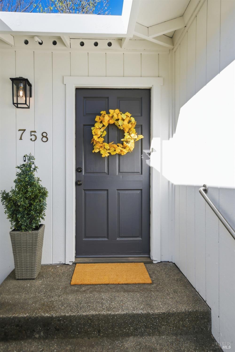 Detail Gallery Image 4 of 35 For 758 Pueblo Ave, Napa,  CA 94558 - 3 Beds | 2 Baths