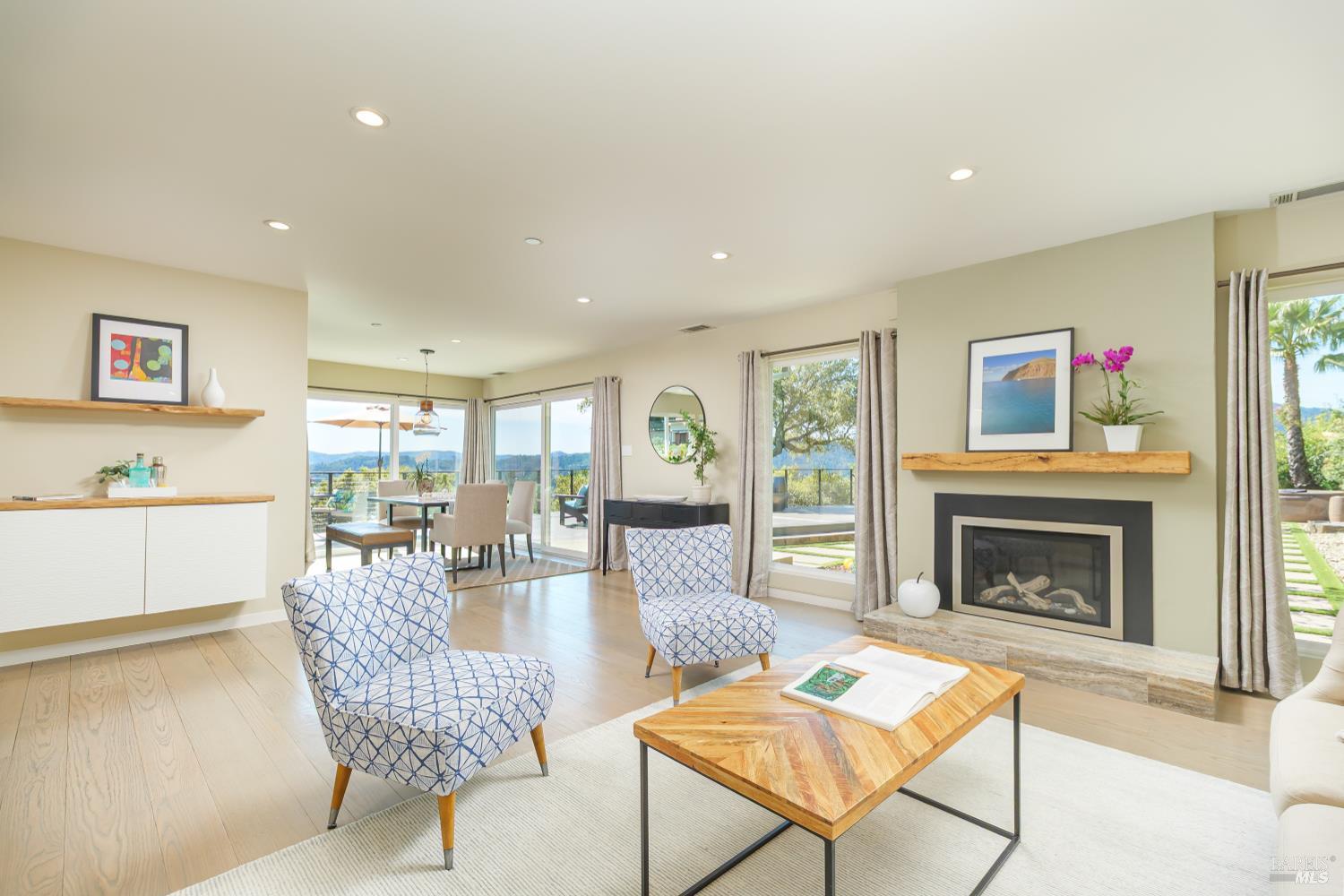 Detail Gallery Image 4 of 26 For 155 Bret Harte Rd, San Rafael,  CA 94941 - 3 Beds | 2 Baths