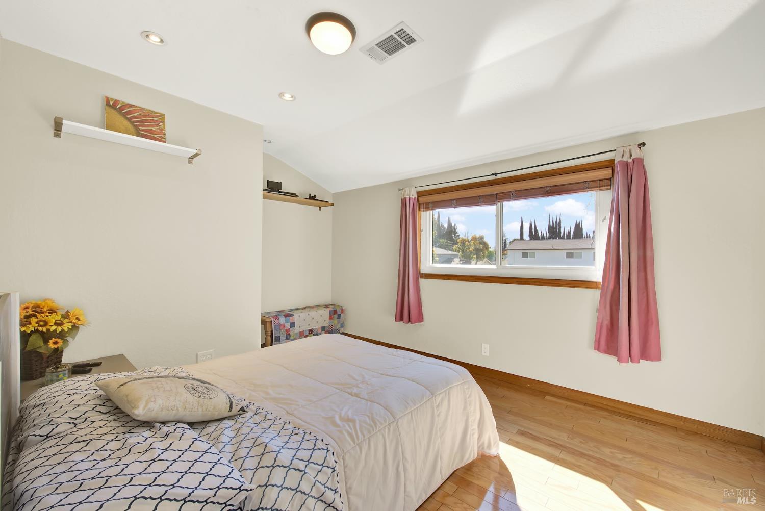 Detail Gallery Image 41 of 77 For 116 Alturas Ct, Vacaville,  CA 95688 - 5 Beds | 2/1 Baths