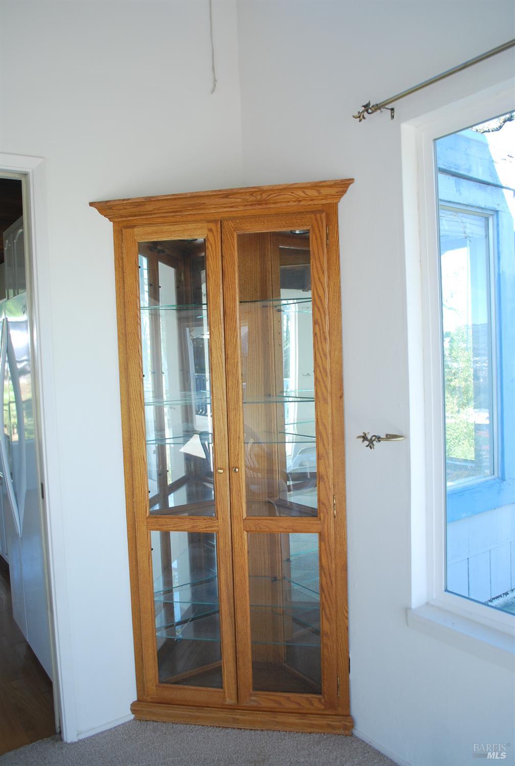 Detail Gallery Image 10 of 39 For 24 La Cresta Dr, Petaluma,  CA 94952 - 3 Beds | 2 Baths