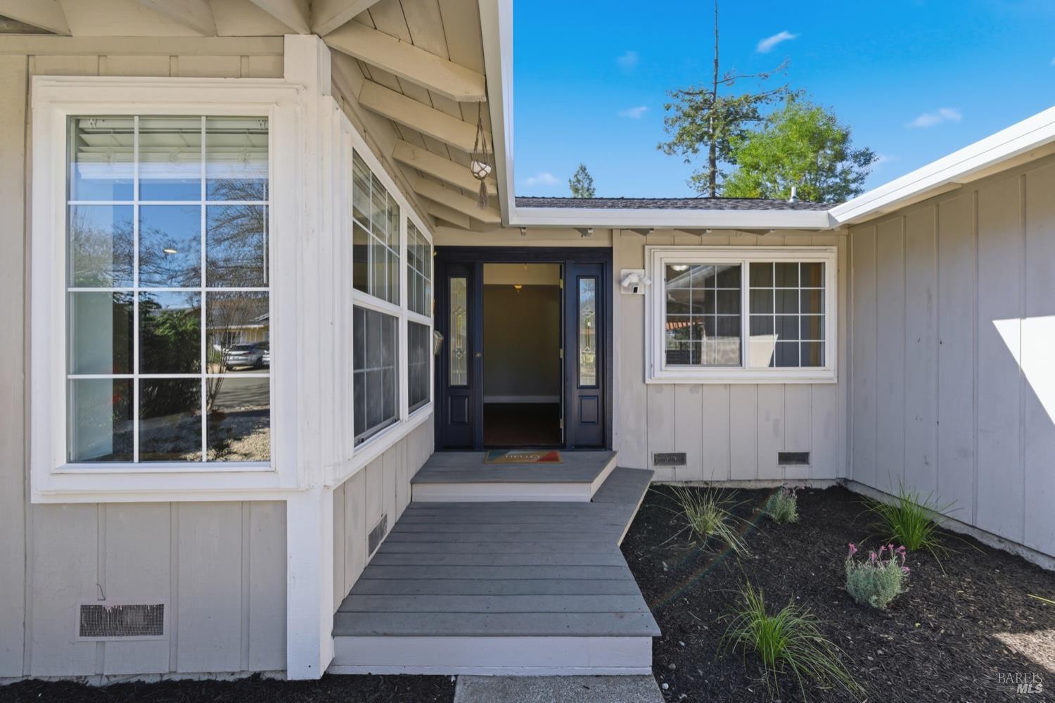 Detail Gallery Image 3 of 33 For 341 La Crosse Ave, Santa Rosa,  CA 95409 - 3 Beds | 2 Baths