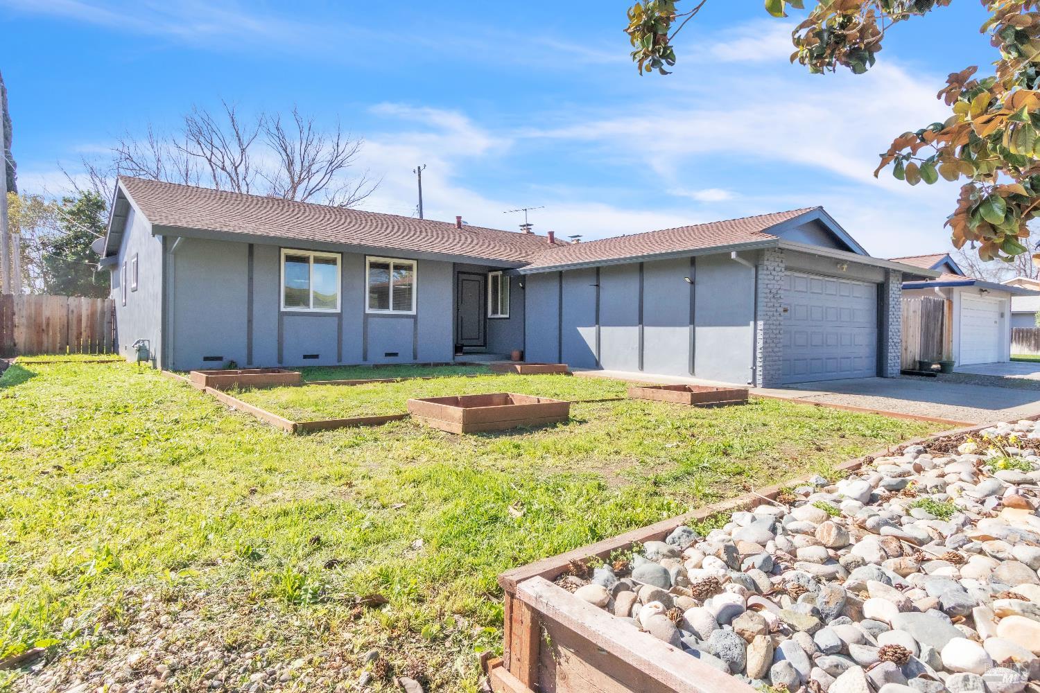 Detail Gallery Image 3 of 24 For 351 Begonia Blvd, Fairfield,  CA 94533 - 4 Beds | 2 Baths