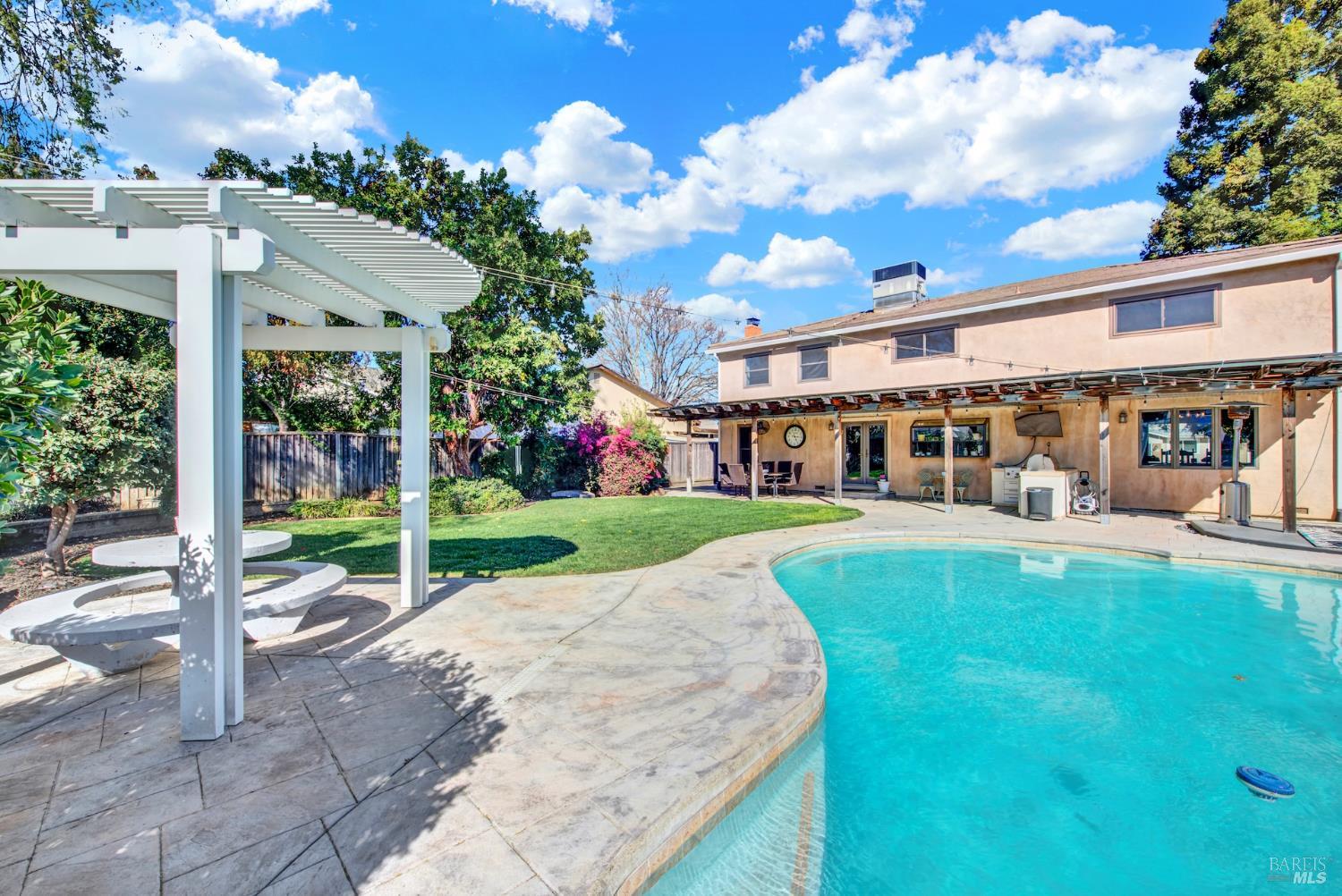 Detail Gallery Image 56 of 77 For 116 Alturas Ct, Vacaville,  CA 95688 - 5 Beds | 2/1 Baths