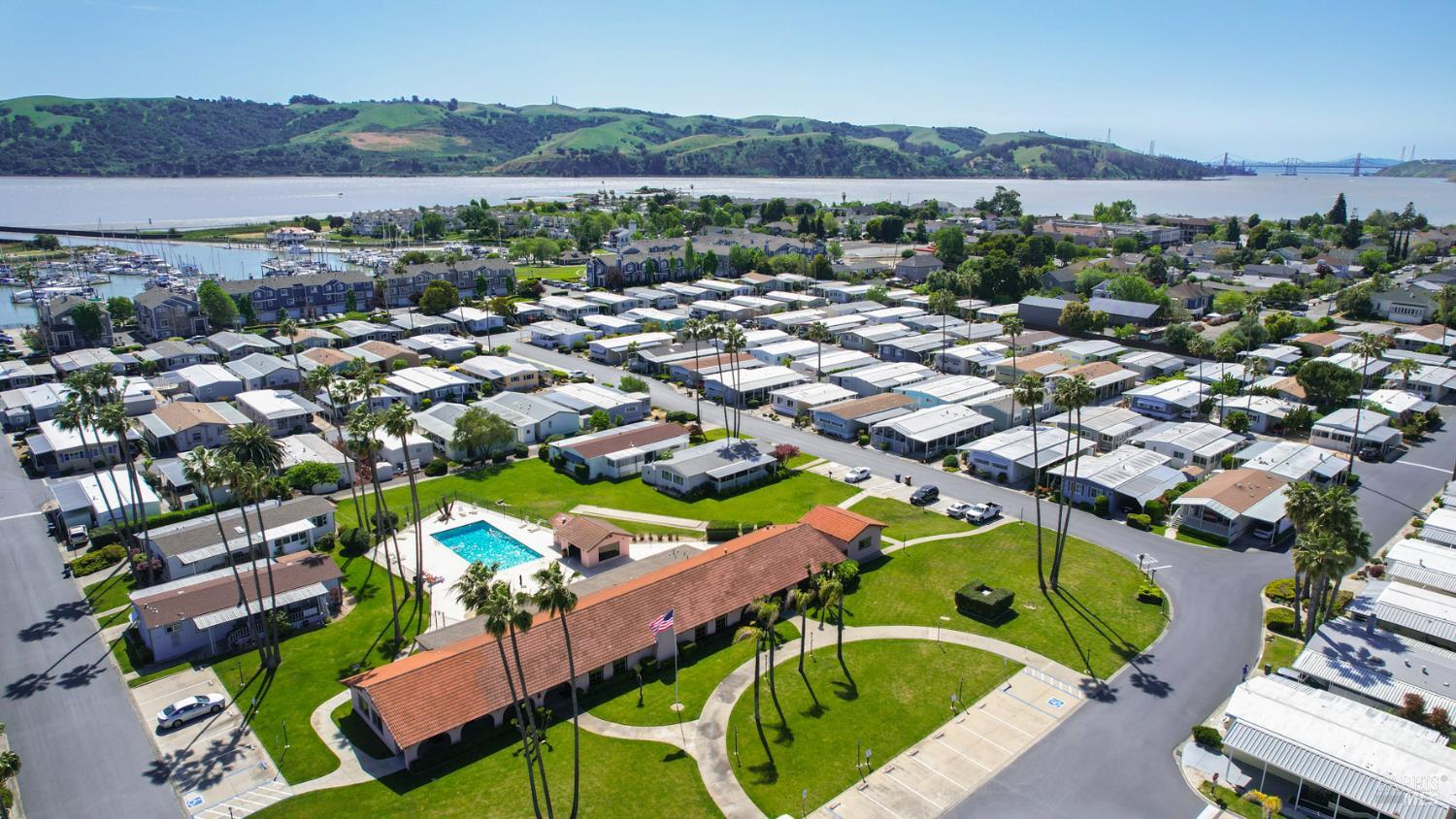 Detail Gallery Image 6 of 39 For 300 E H St 74, Benicia,  CA 94510 - 2 Beds | 2 Baths