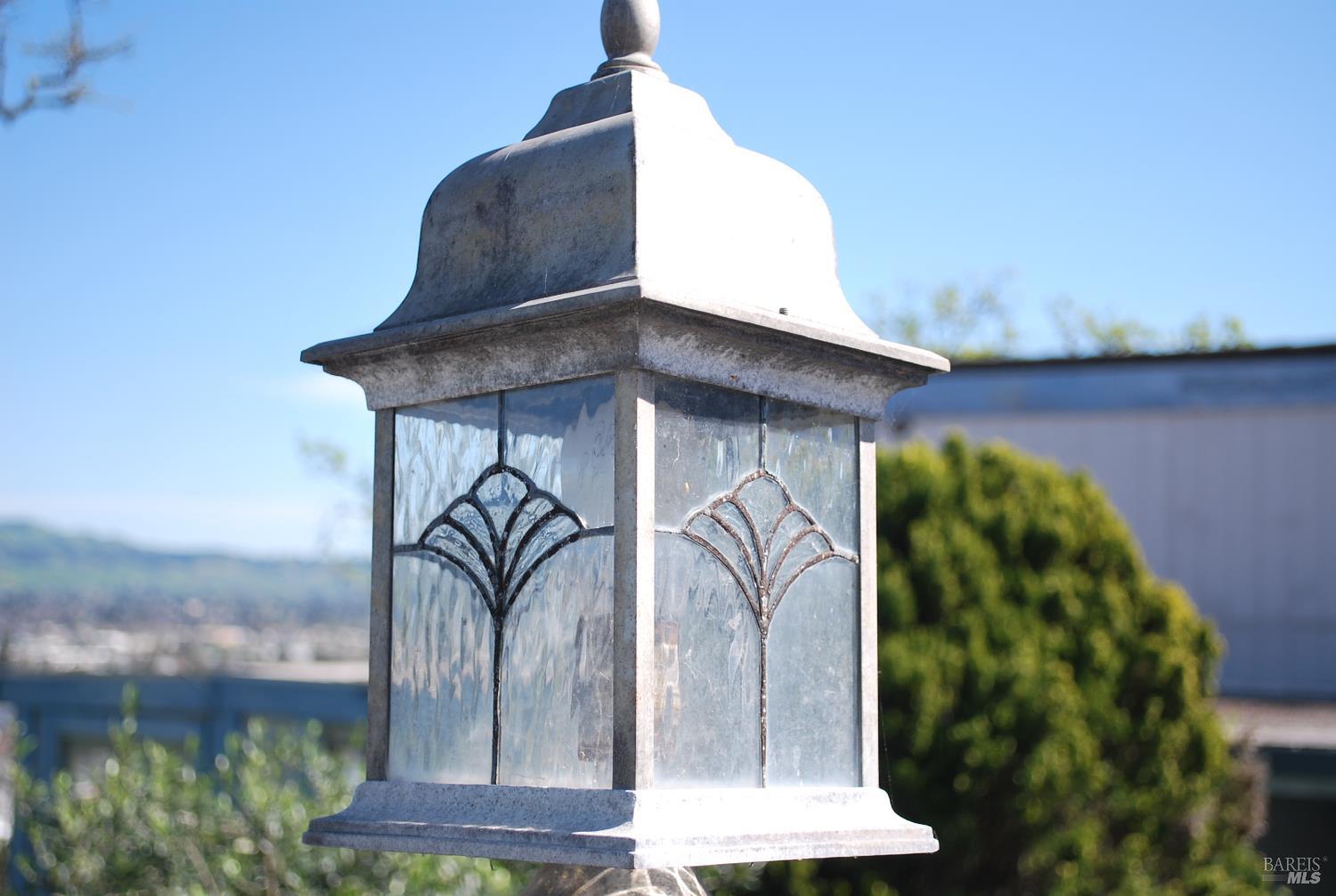 Detail Gallery Image 2 of 39 For 24 La Cresta Dr, Petaluma,  CA 94952 - 3 Beds | 2 Baths