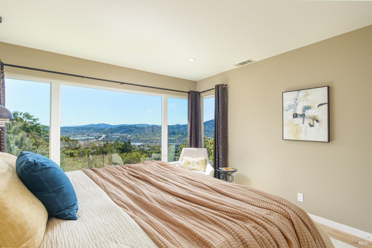 Detail Gallery Image 14 of 26 For 155 Bret Harte Rd, San Rafael,  CA 94941 - 3 Beds | 2 Baths