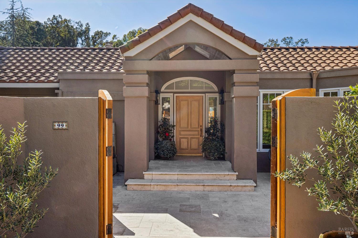 Detail Gallery Image 16 of 80 For 99 Deer Park Ave, San Rafael,  CA 94901 - 4 Beds | 3/1 Baths