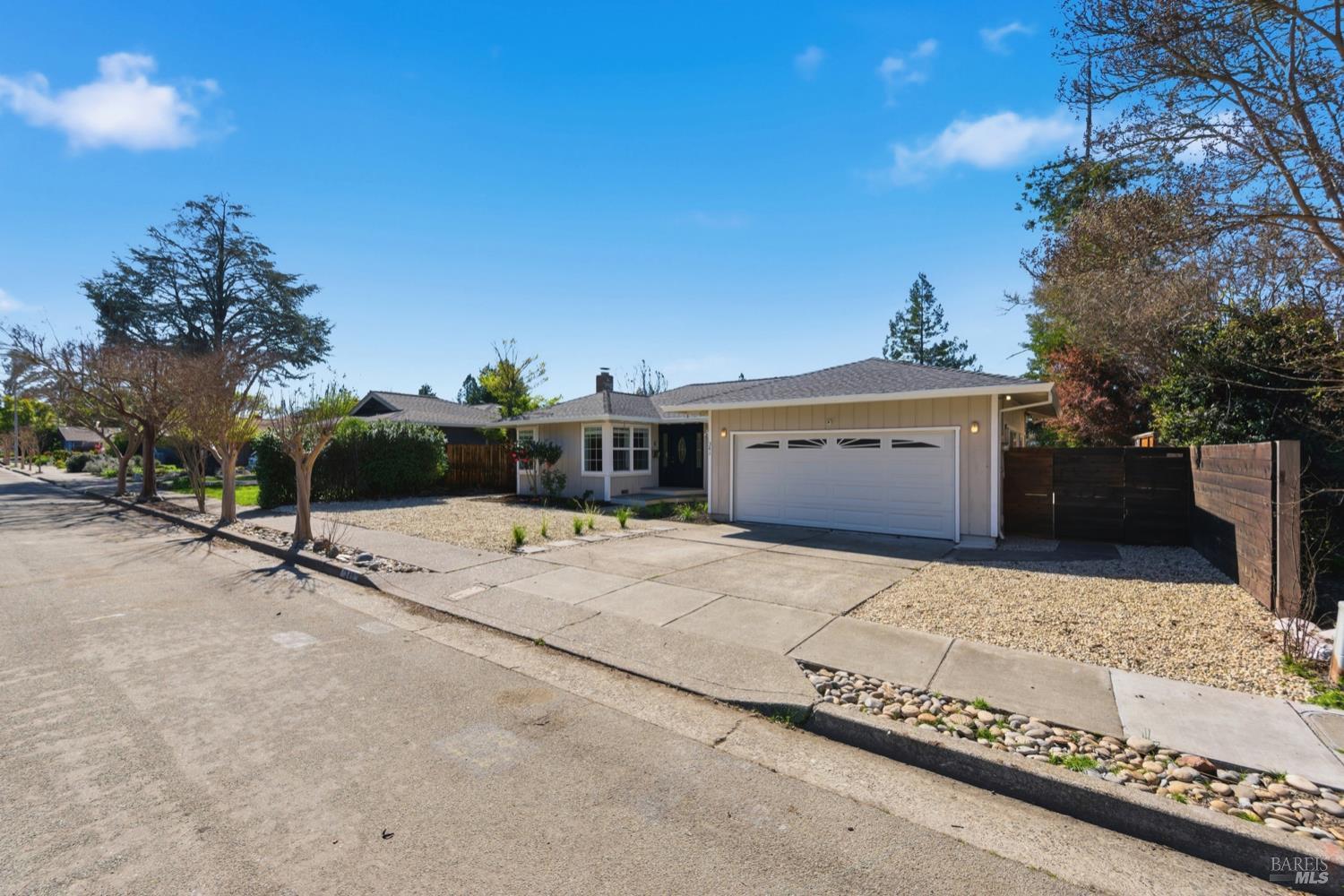 Detail Gallery Image 2 of 33 For 341 La Crosse Ave, Santa Rosa,  CA 95409 - 3 Beds | 2 Baths