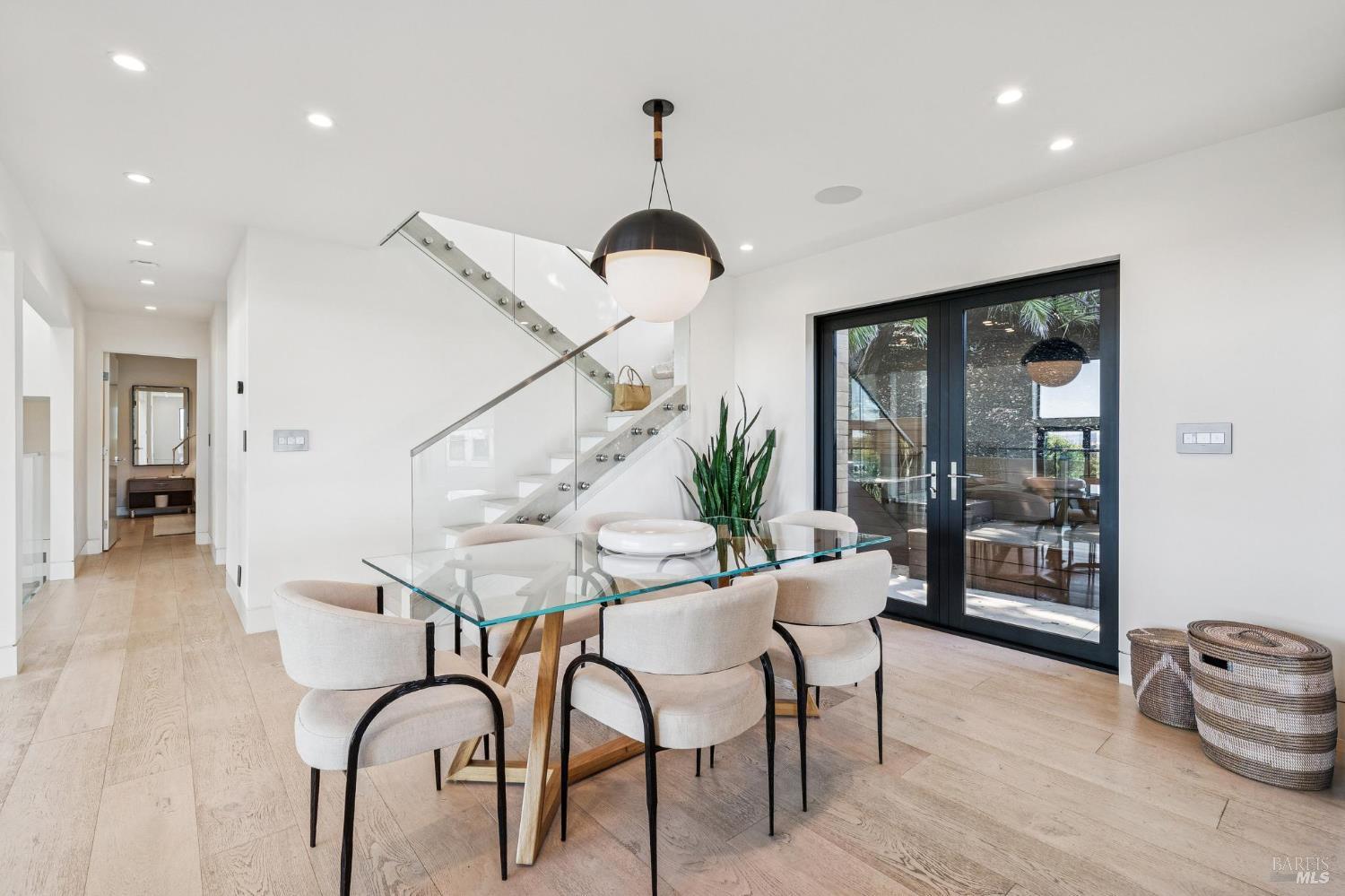 Detail Gallery Image 21 of 54 For 18 Laurel Ln, Sausalito,  CA 94965 - 4 Beds | 3/1 Baths