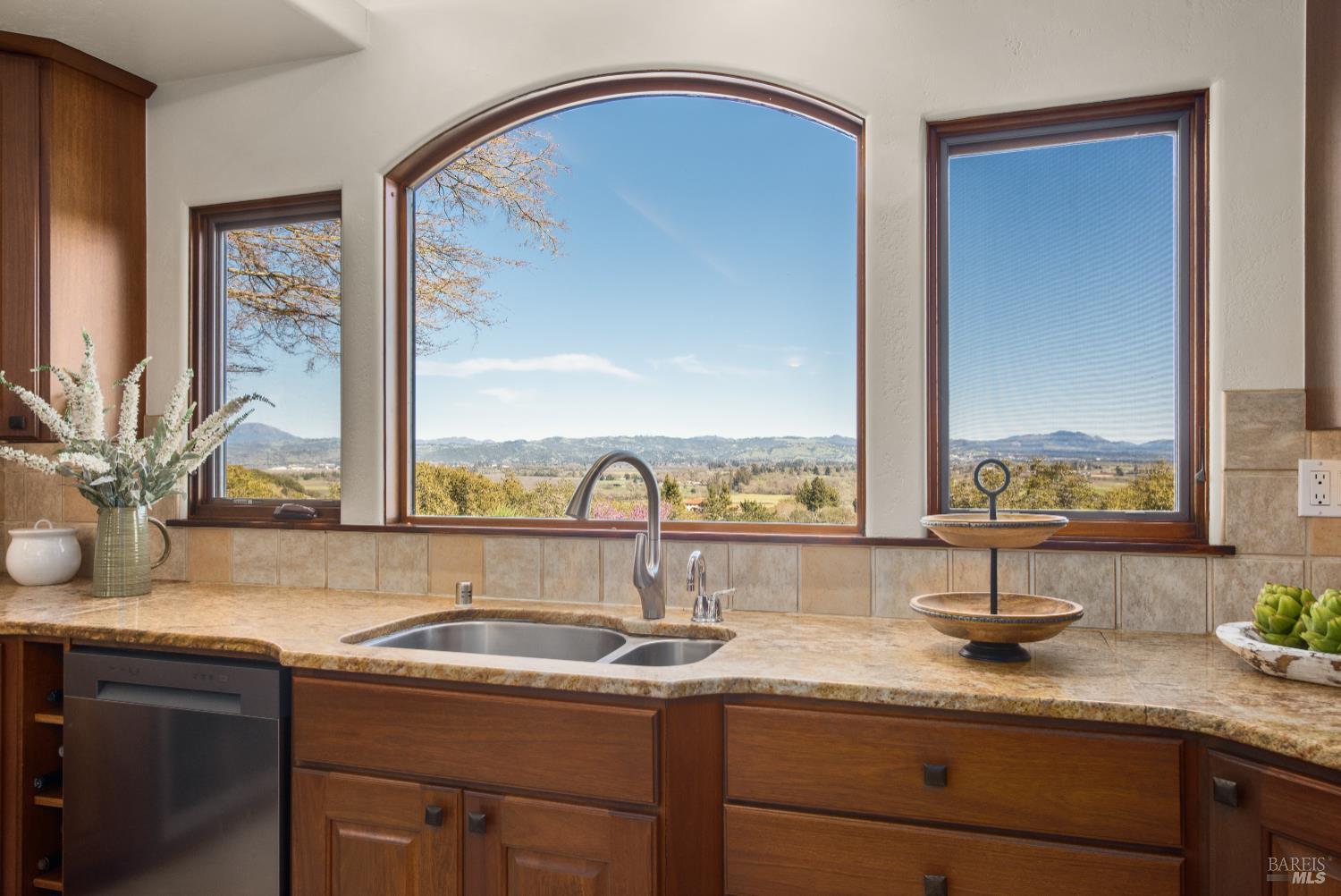 Detail Gallery Image 21 of 58 For 2405 Lewis Dr, Sebastopol,  CA 95472 - 3 Beds | 3 Baths