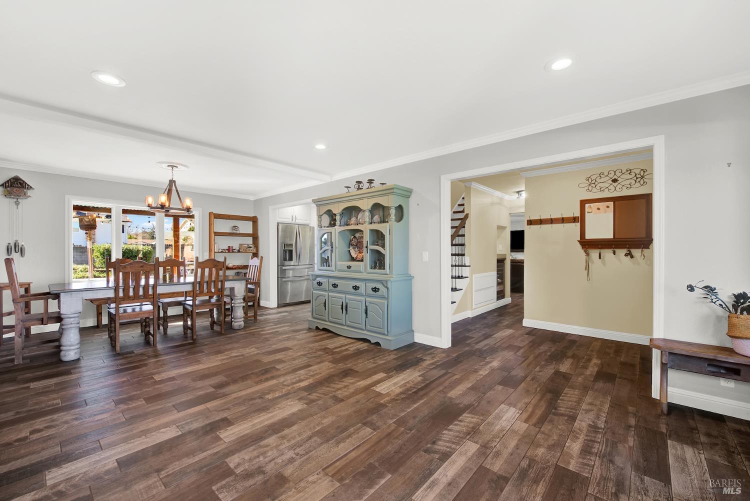 Detail Gallery Image 8 of 77 For 116 Alturas Ct, Vacaville,  CA 95688 - 5 Beds | 2/1 Baths