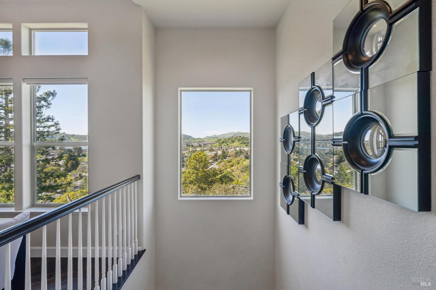 Detail Gallery Image 24 of 67 For 9 Edgehill Way, San Rafael,  CA 94903 - 3 Beds | 3 Baths