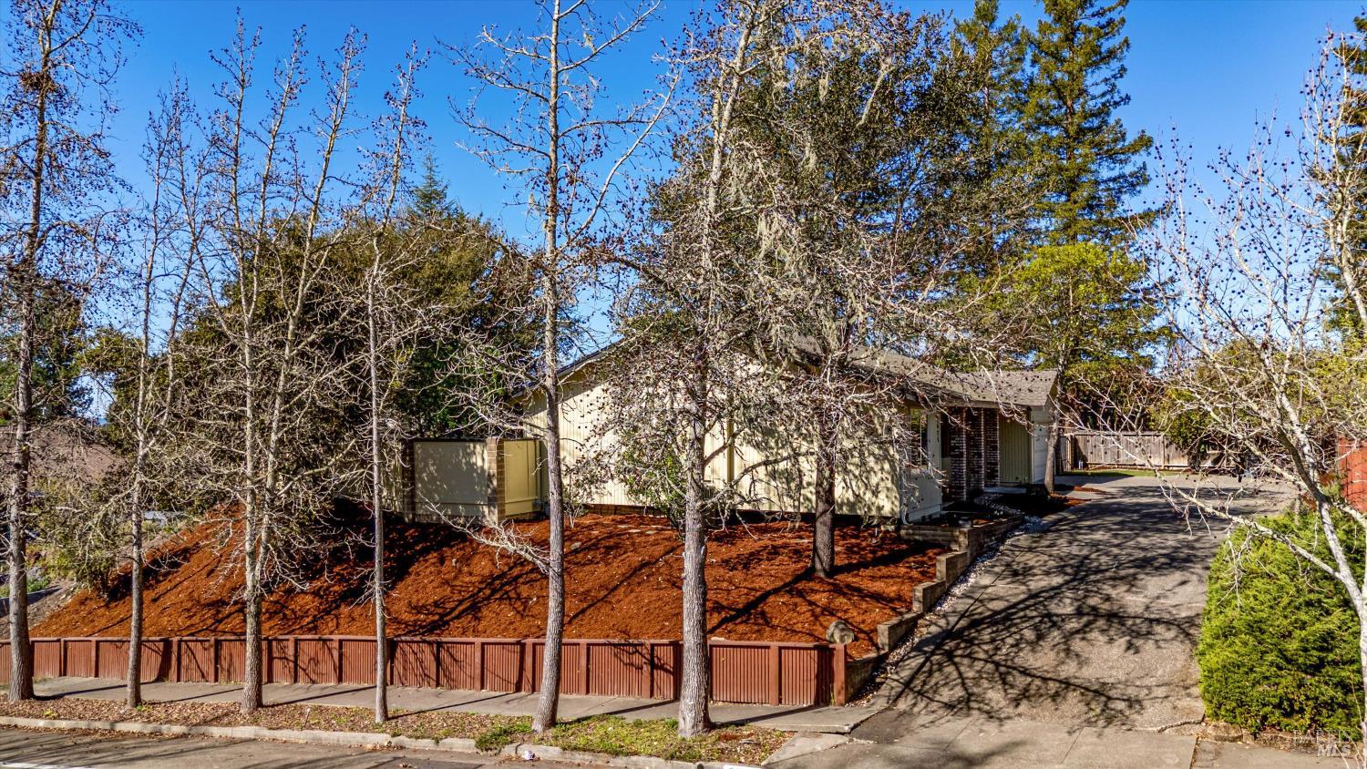 Detail Gallery Image 27 of 37 For 2625 Hidden Valley Dr, Santa Rosa,  CA 95404 - 4 Beds | 2/1 Baths