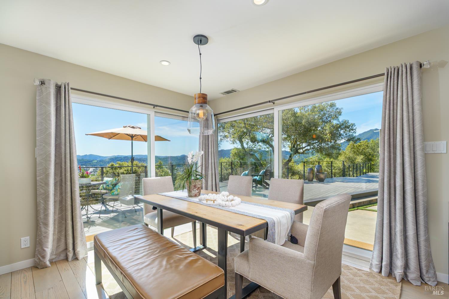 Detail Gallery Image 6 of 26 For 155 Bret Harte Rd, San Rafael,  CA 94941 - 3 Beds | 2 Baths