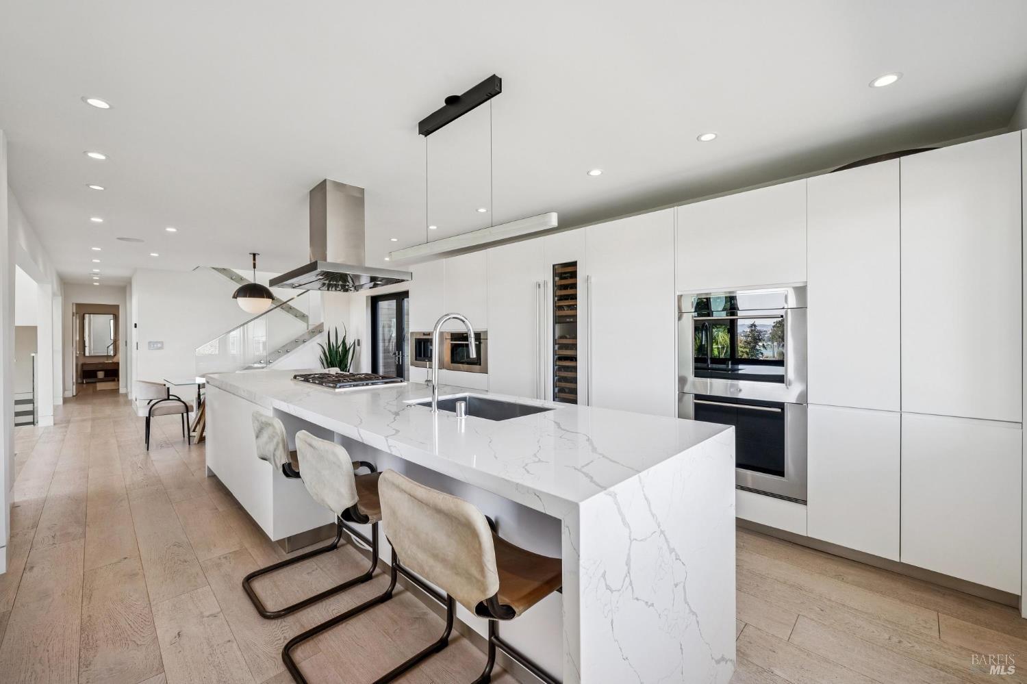 Detail Gallery Image 19 of 54 For 18 Laurel Ln, Sausalito,  CA 94965 - 4 Beds | 3/1 Baths