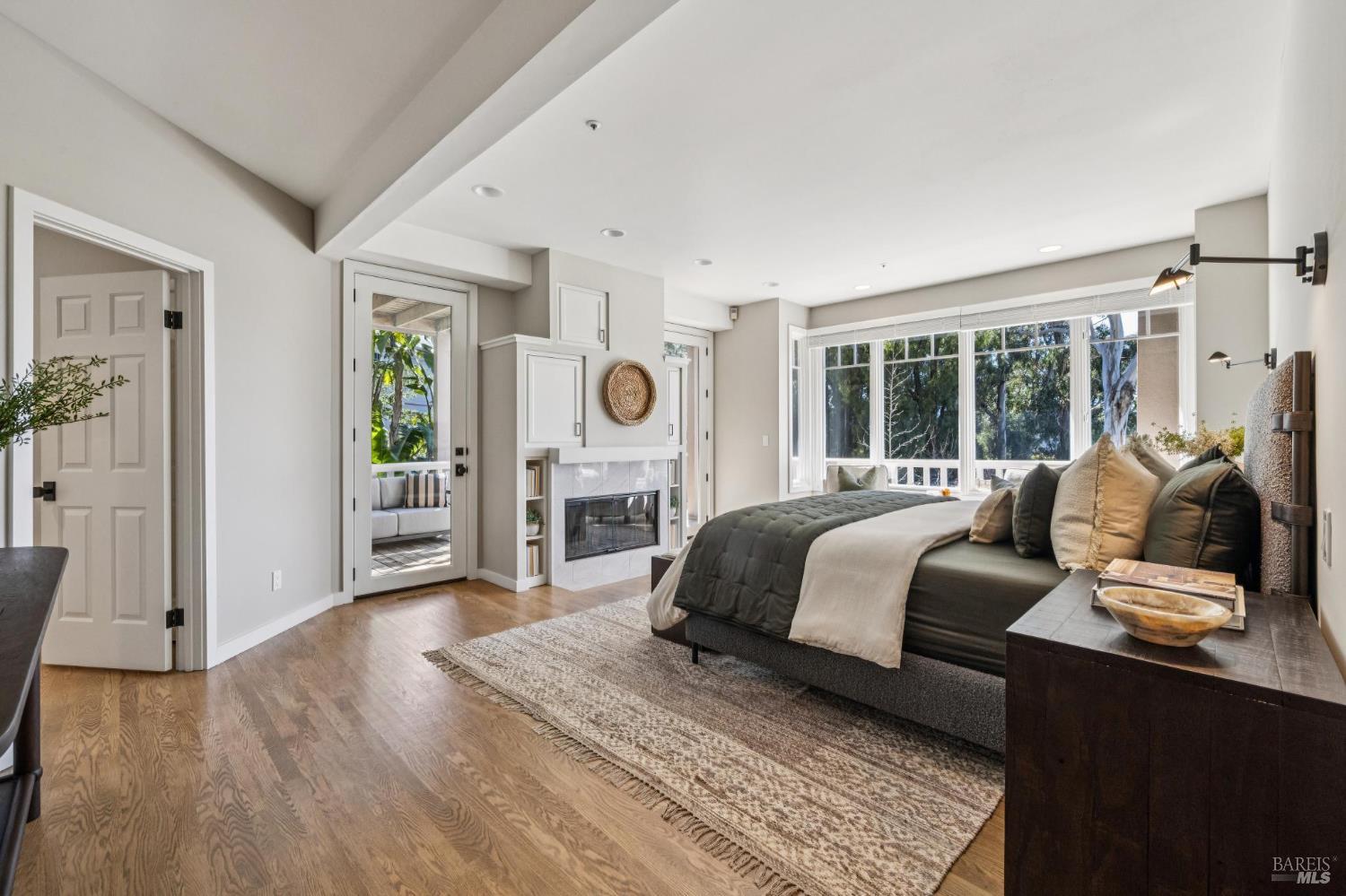 Detail Gallery Image 51 of 80 For 99 Deer Park Ave, San Rafael,  CA 94901 - 4 Beds | 3/1 Baths