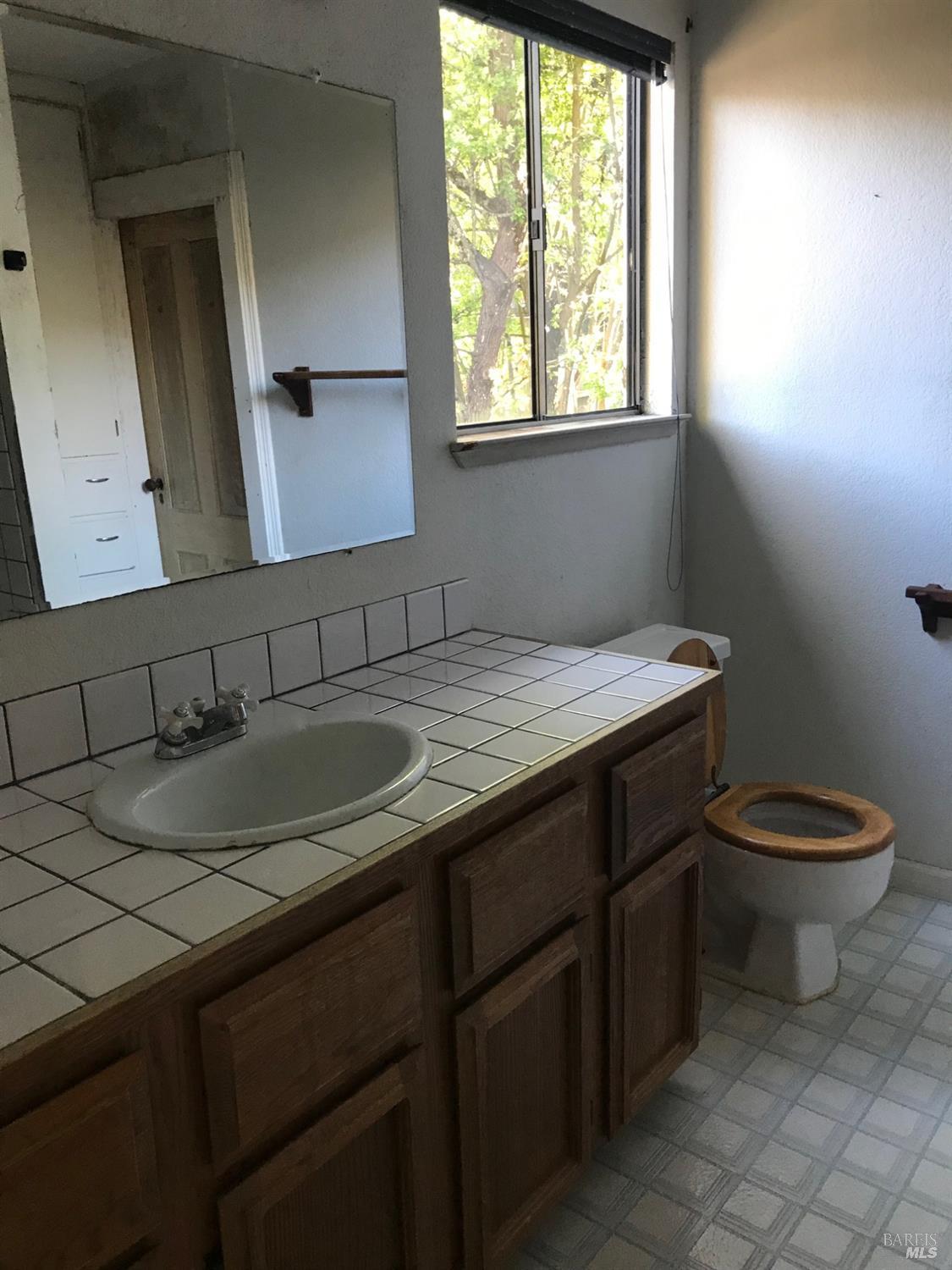 Detail Gallery Image 10 of 14 For 1610 Foothill Blvd, Calistoga,  CA 94515 - 3 Beds | 2 Baths