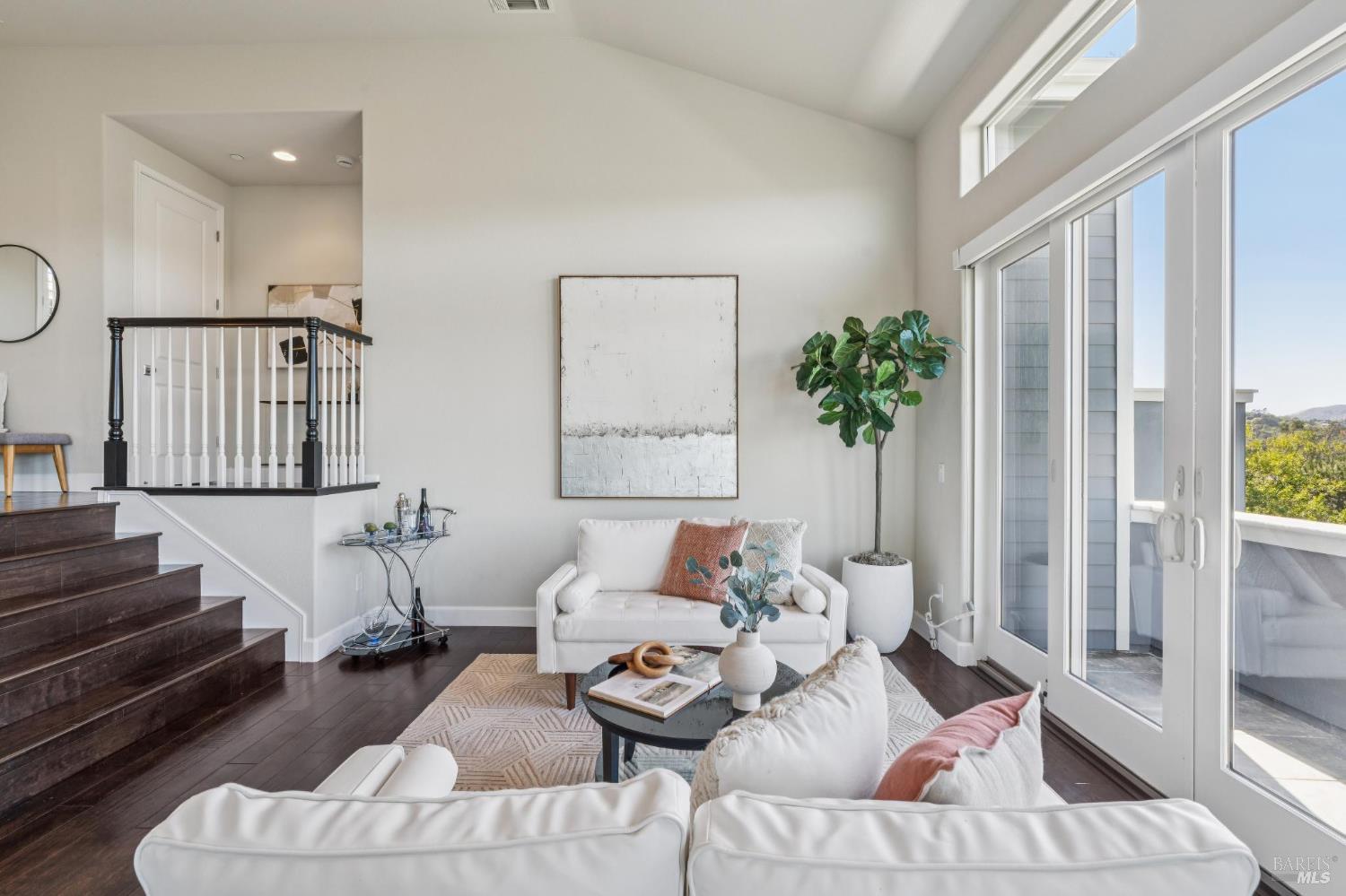 Detail Gallery Image 14 of 67 For 9 Edgehill Way, San Rafael,  CA 94903 - 3 Beds | 3 Baths