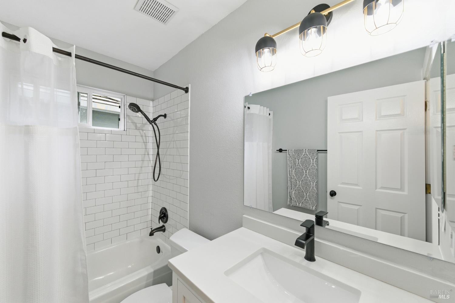 Detail Gallery Image 39 of 53 For 28 Winestone Ct, Napa,  CA 94558 - 4 Beds | 3 Baths