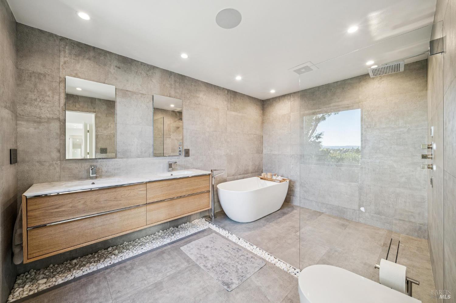 Detail Gallery Image 34 of 54 For 18 Laurel Ln, Sausalito,  CA 94965 - 4 Beds | 3/1 Baths