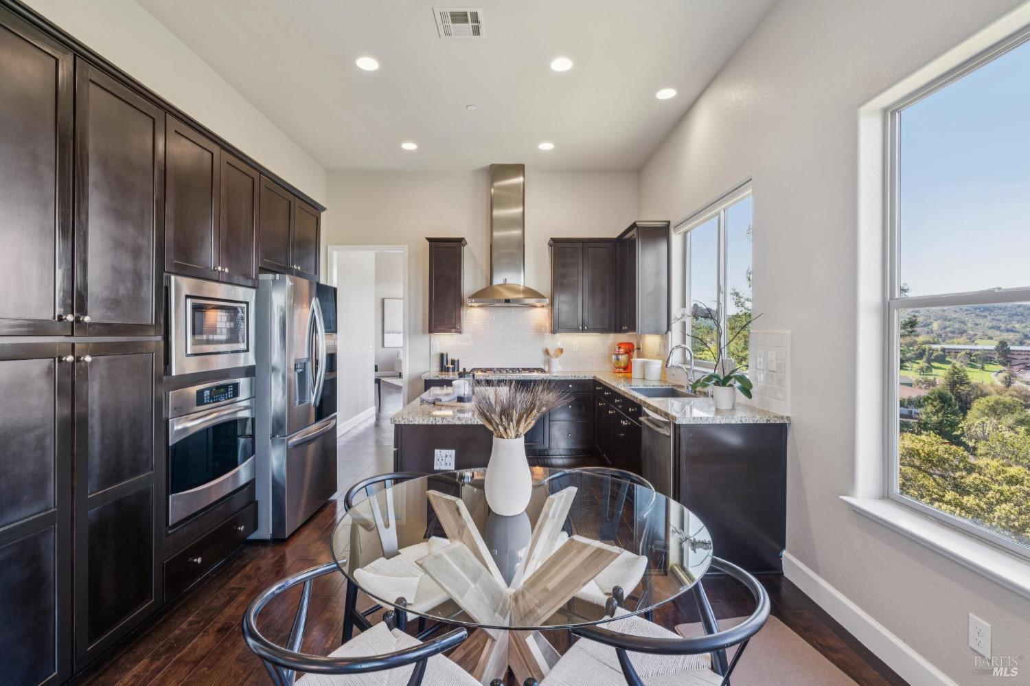 Detail Gallery Image 26 of 67 For 9 Edgehill Way, San Rafael,  CA 94903 - 3 Beds | 3 Baths