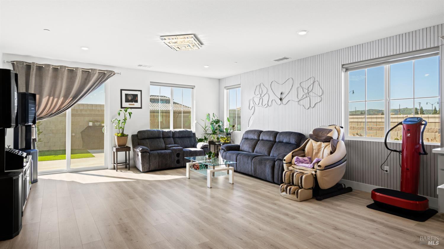 Detail Gallery Image 14 of 38 For 450 Baler Cir, Vacaville,  CA 95687 - 4 Beds | 3 Baths