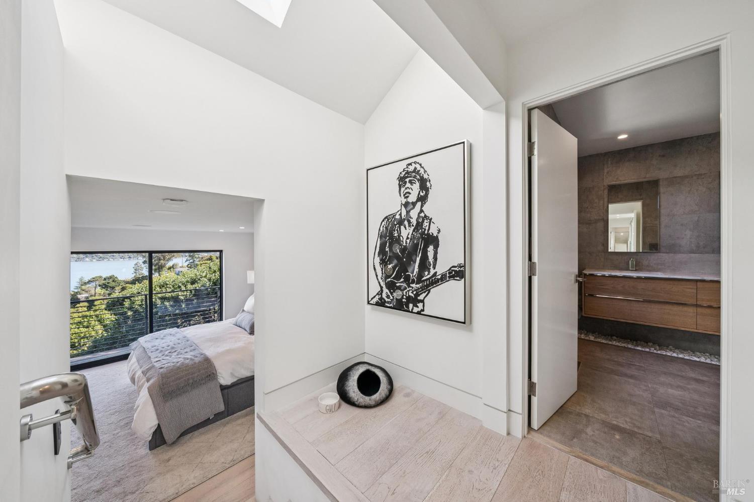 Detail Gallery Image 33 of 54 For 18 Laurel Ln, Sausalito,  CA 94965 - 4 Beds | 3/1 Baths