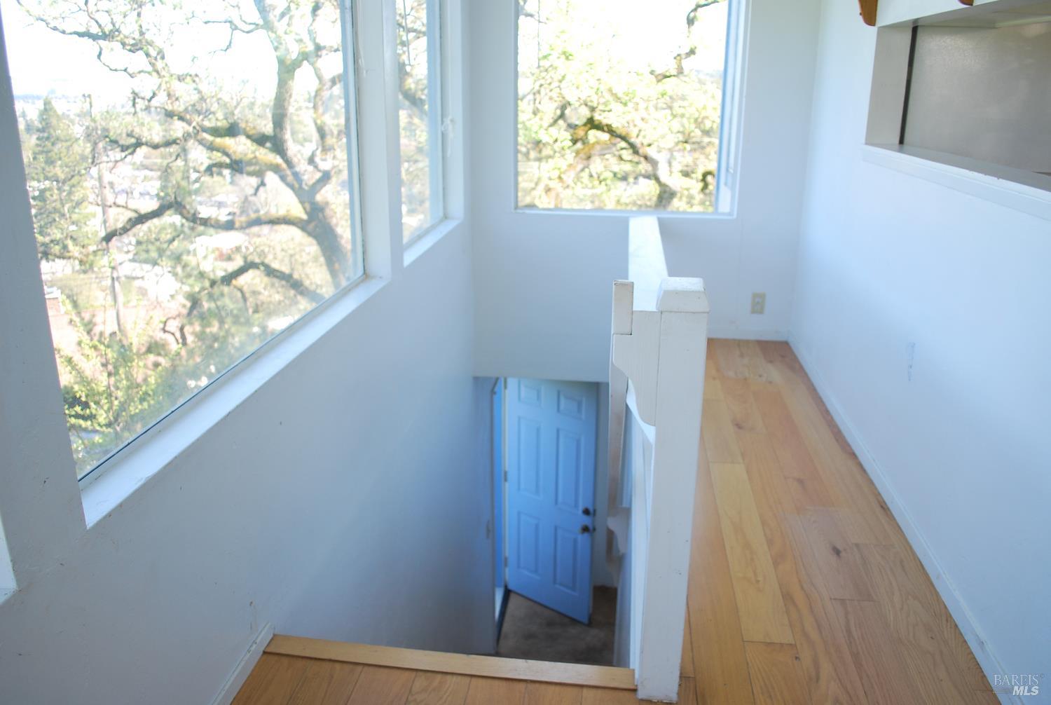 Detail Gallery Image 27 of 39 For 24 La Cresta Dr, Petaluma,  CA 94952 - 3 Beds | 2 Baths