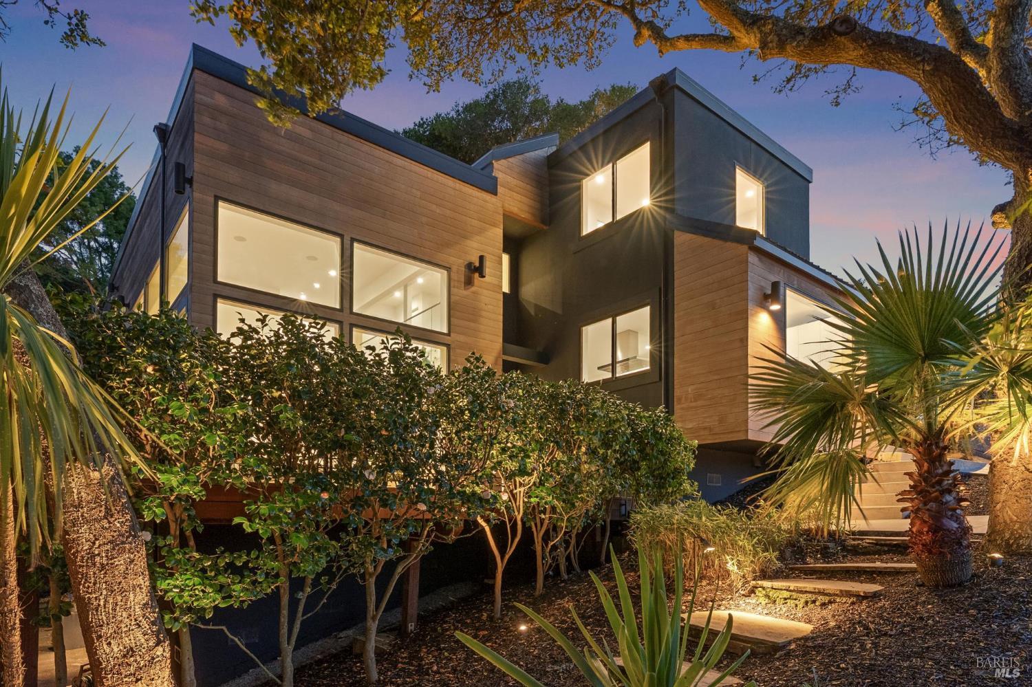 Detail Gallery Image 5 of 54 For 18 Laurel Ln, Sausalito,  CA 94965 - 4 Beds | 3/1 Baths