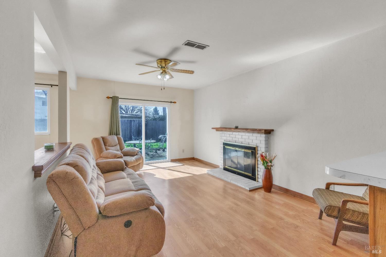 Detail Gallery Image 7 of 24 For 351 Begonia Blvd, Fairfield,  CA 94533 - 4 Beds | 2 Baths