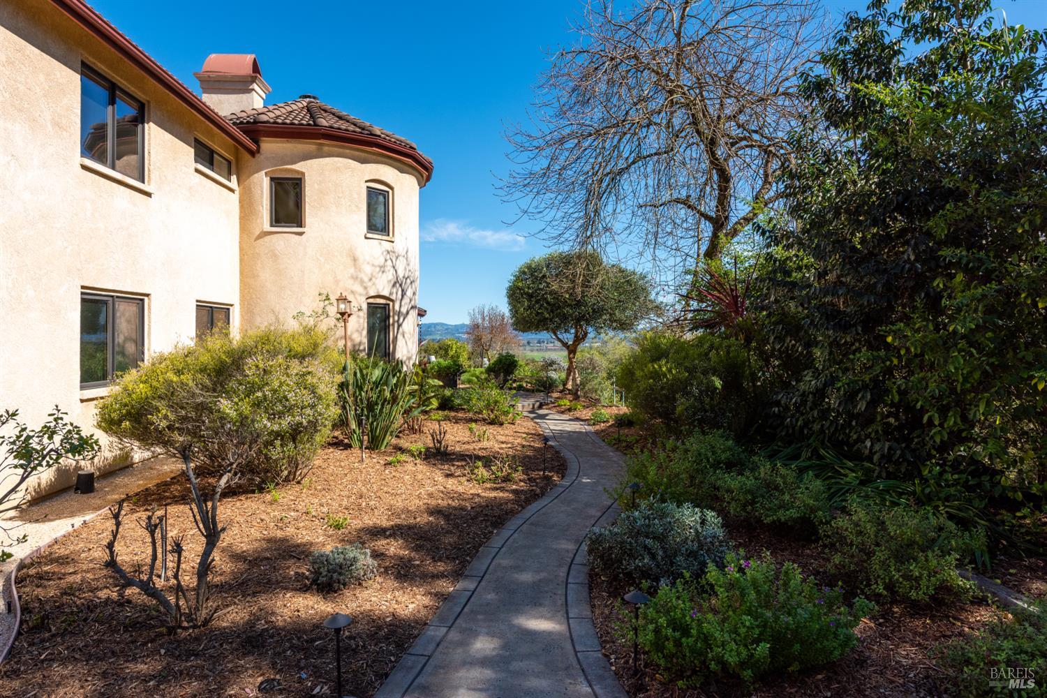 Detail Gallery Image 6 of 58 For 2405 Lewis Dr, Sebastopol,  CA 95472 - 3 Beds | 3 Baths