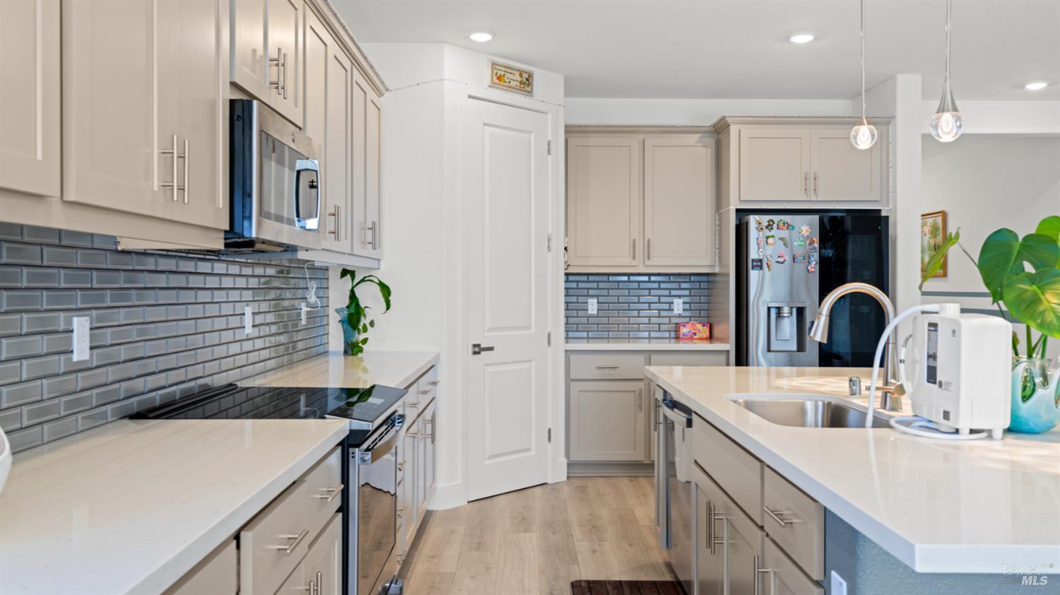 Detail Gallery Image 9 of 38 For 450 Baler Cir, Vacaville,  CA 95687 - 4 Beds | 3 Baths