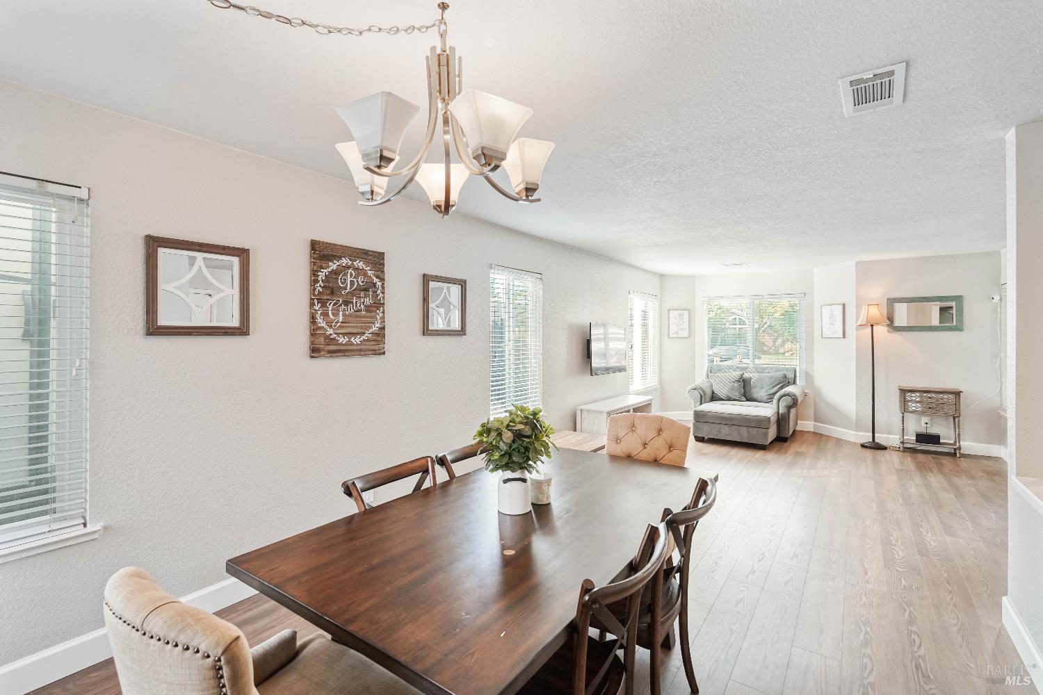 Detail Gallery Image 14 of 64 For 1315 Jacobs Pl, Dixon,  CA 95620 - 4 Beds | 2/1 Baths