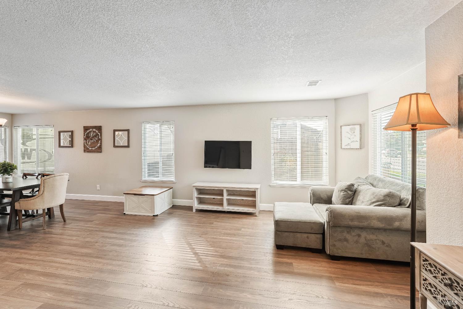 Detail Gallery Image 7 of 64 For 1315 Jacobs Pl, Dixon,  CA 95620 - 4 Beds | 2/1 Baths