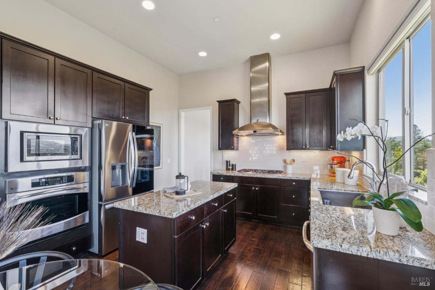 Detail Gallery Image 28 of 67 For 9 Edgehill Way, San Rafael,  CA 94903 - 3 Beds | 3 Baths