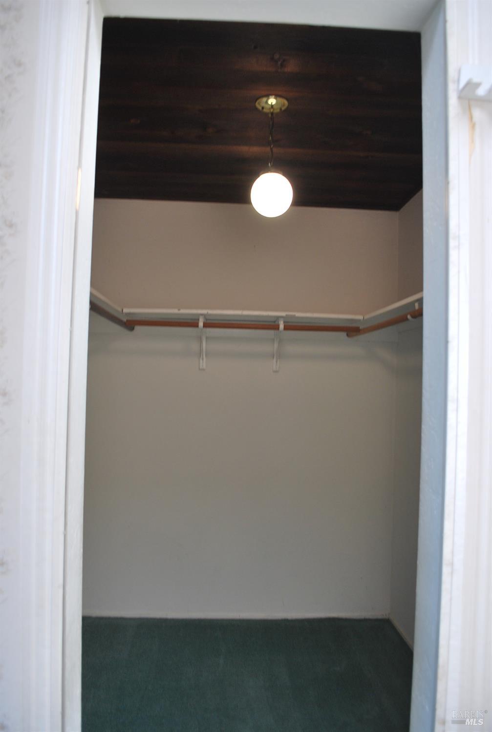 Detail Gallery Image 18 of 39 For 24 La Cresta Dr, Petaluma,  CA 94952 - 3 Beds | 2 Baths