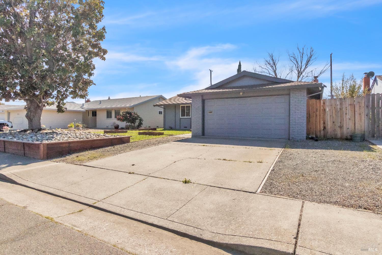 Detail Gallery Image 2 of 24 For 351 Begonia Blvd, Fairfield,  CA 94533 - 4 Beds | 2 Baths