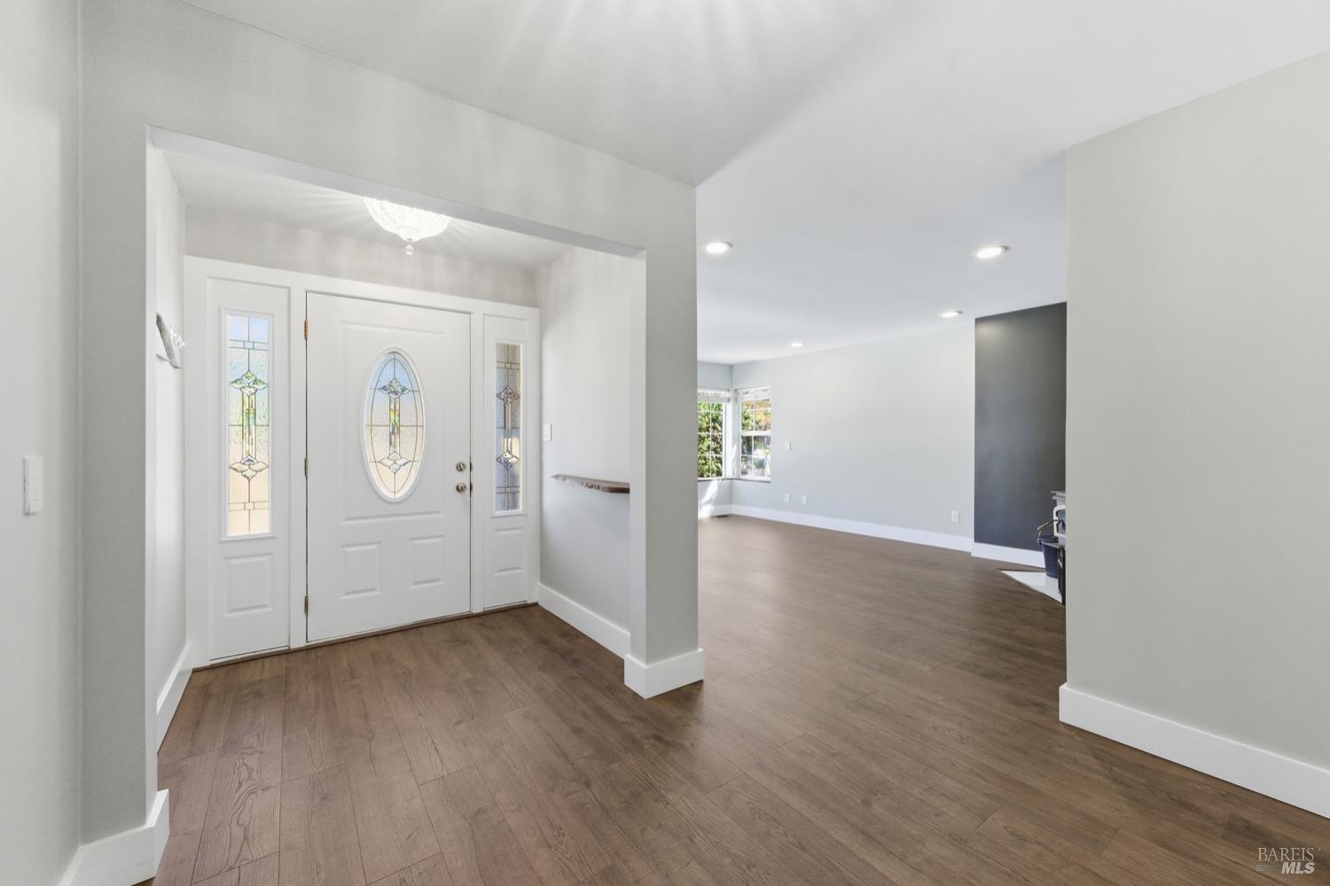 Detail Gallery Image 4 of 33 For 341 La Crosse Ave, Santa Rosa,  CA 95409 - 3 Beds | 2 Baths