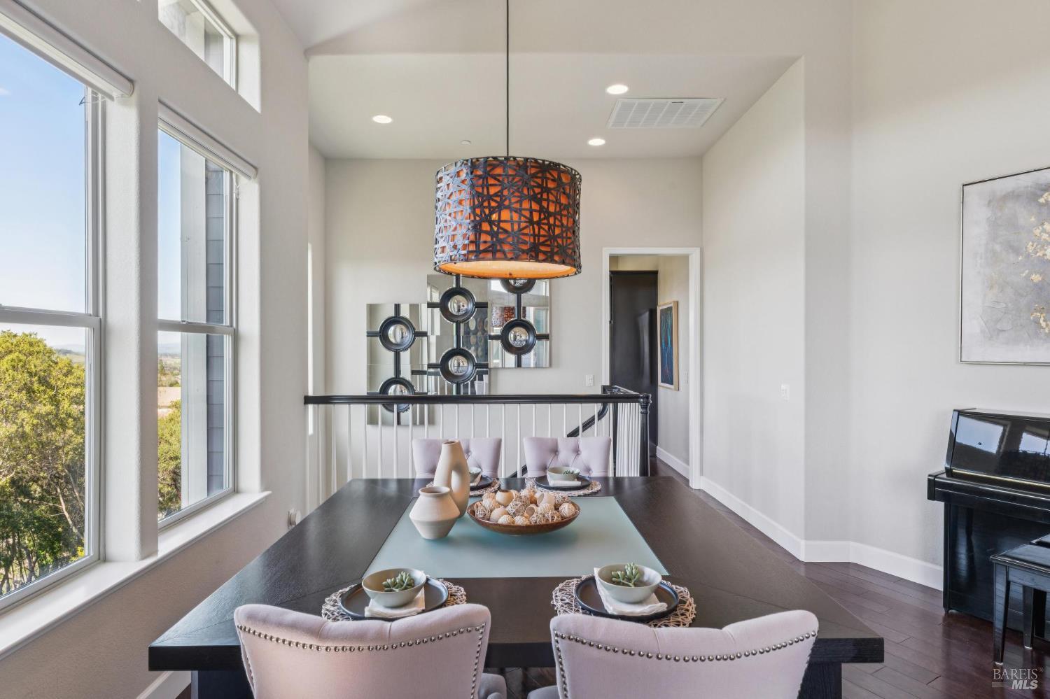 Detail Gallery Image 21 of 67 For 9 Edgehill Way, San Rafael,  CA 94903 - 3 Beds | 3 Baths