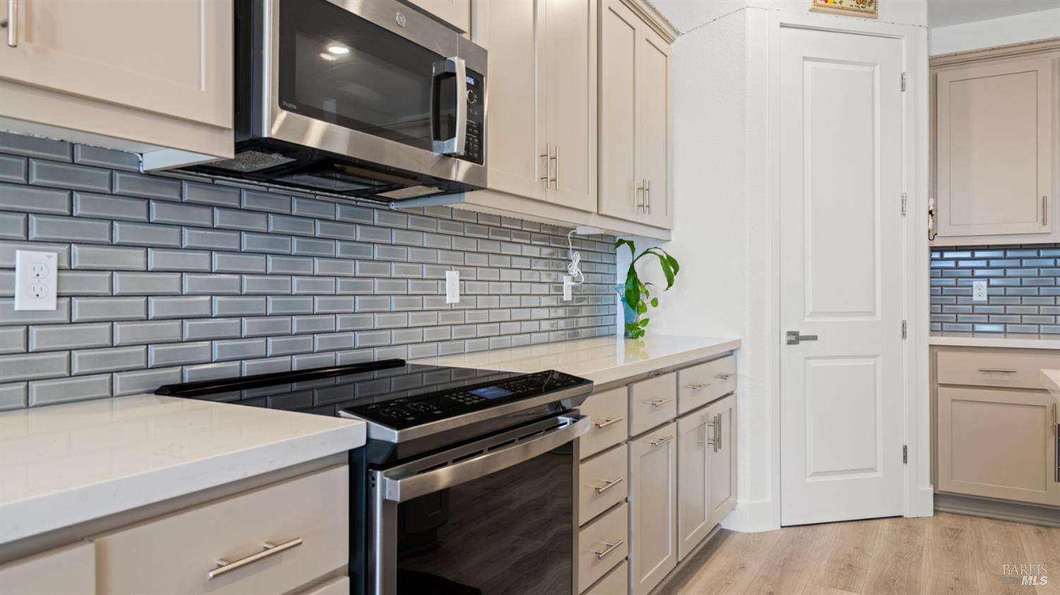 Detail Gallery Image 8 of 38 For 450 Baler Cir, Vacaville,  CA 95687 - 4 Beds | 3 Baths