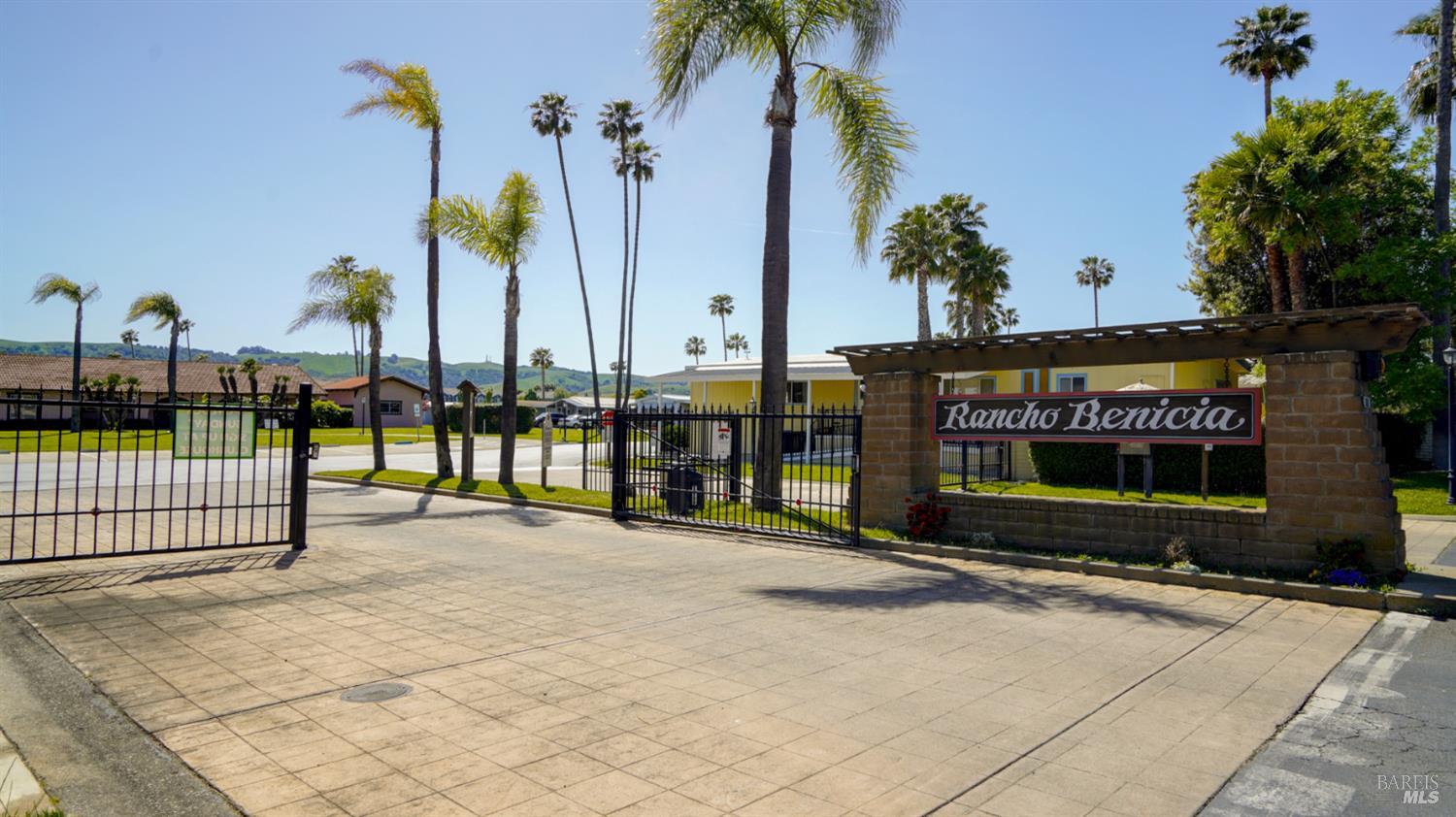 Detail Gallery Image 2 of 39 For 300 E H St 74, Benicia,  CA 94510 - 2 Beds | 2 Baths