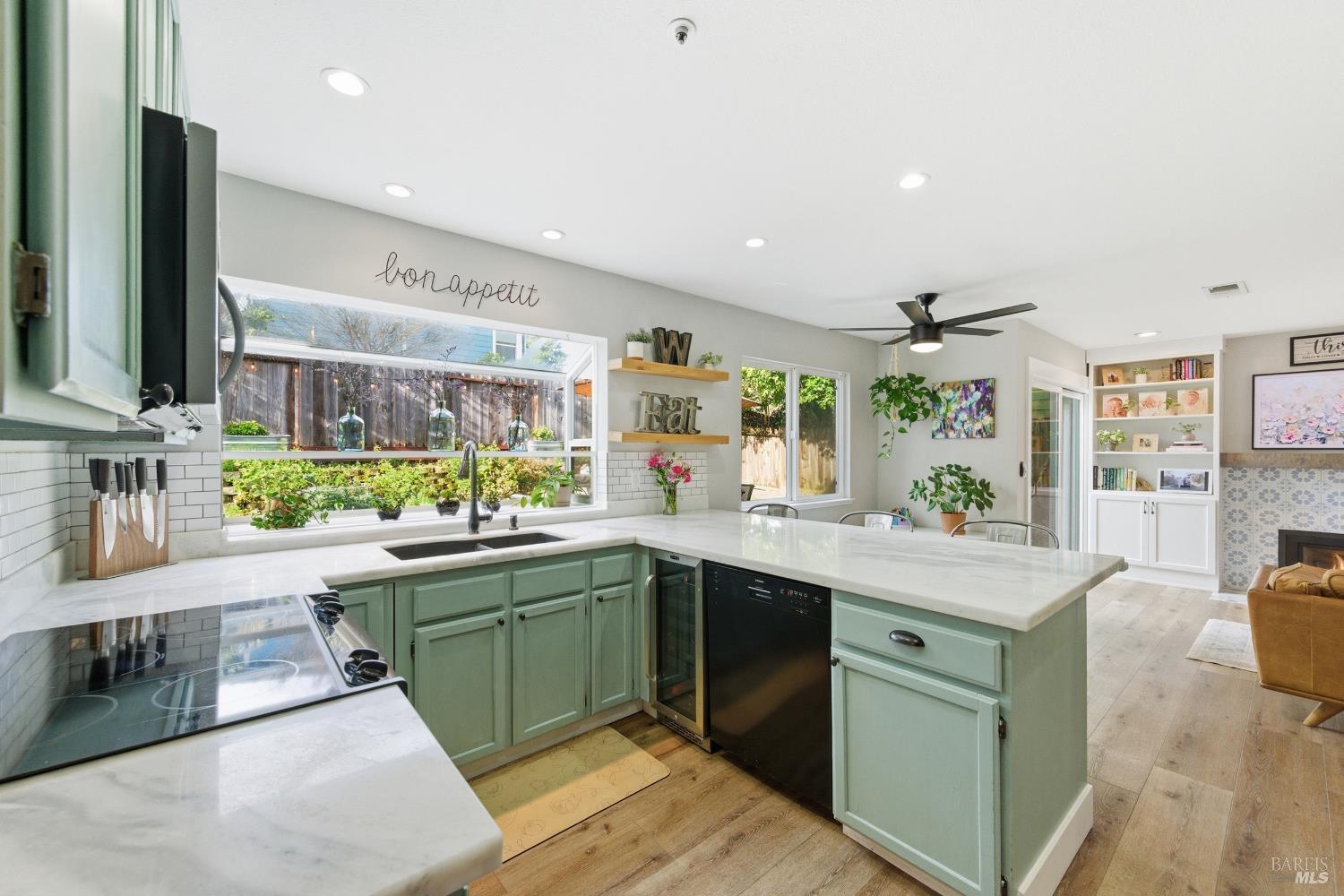 Detail Gallery Image 5 of 53 For 28 Winestone Ct, Napa,  CA 94558 - 4 Beds | 3 Baths