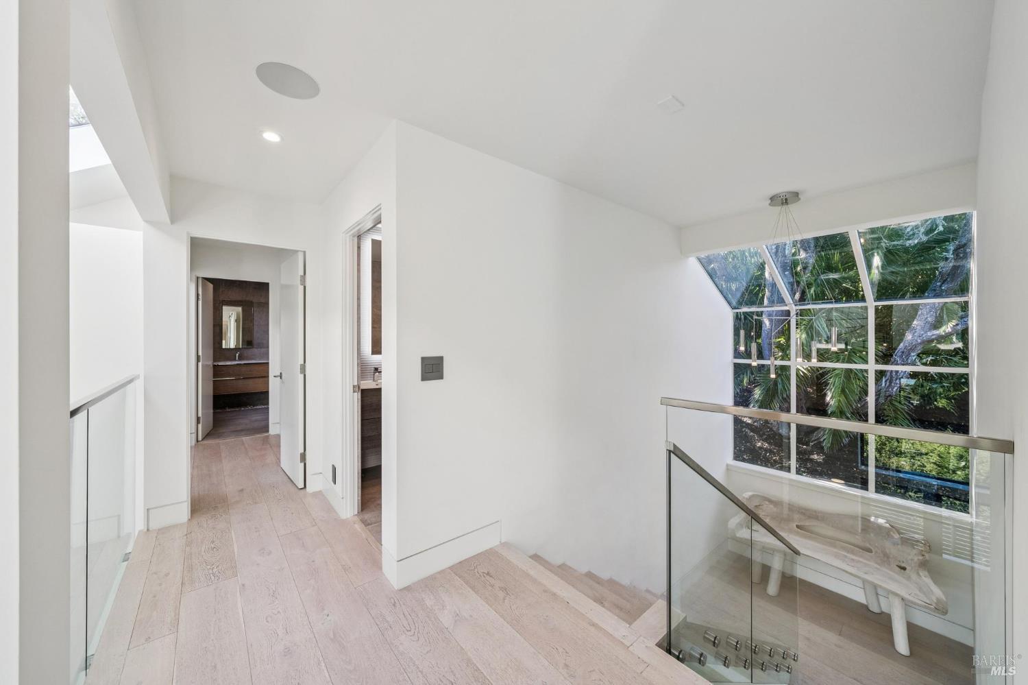 Detail Gallery Image 27 of 54 For 18 Laurel Ln, Sausalito,  CA 94965 - 4 Beds | 3/1 Baths