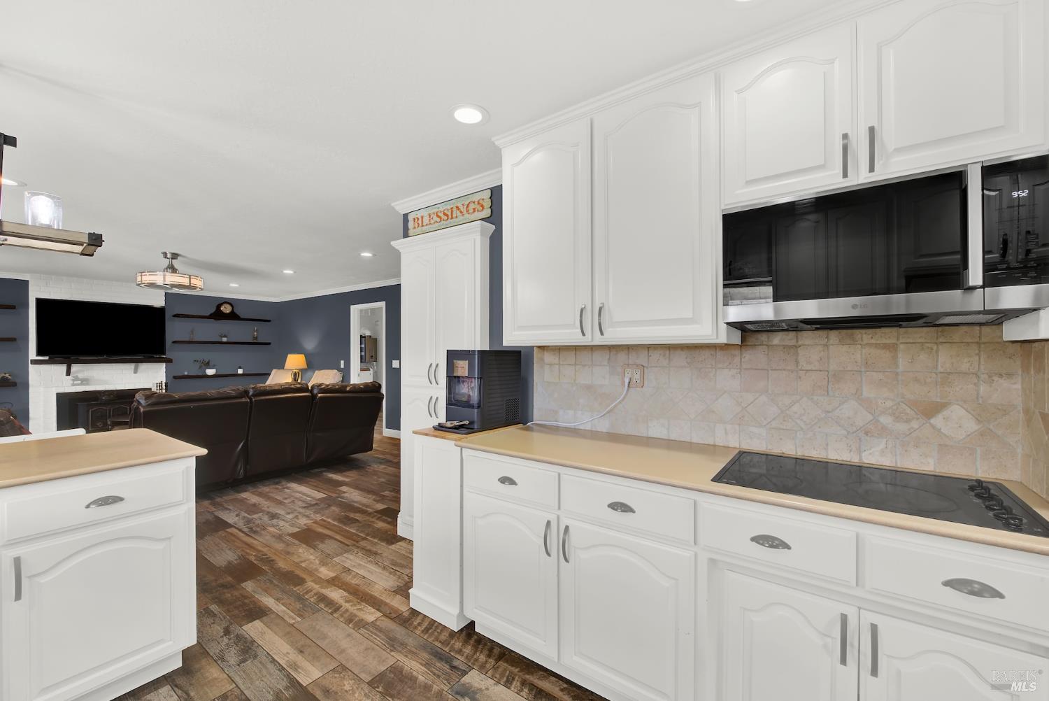 Detail Gallery Image 13 of 77 For 116 Alturas Ct, Vacaville,  CA 95688 - 5 Beds | 2/1 Baths