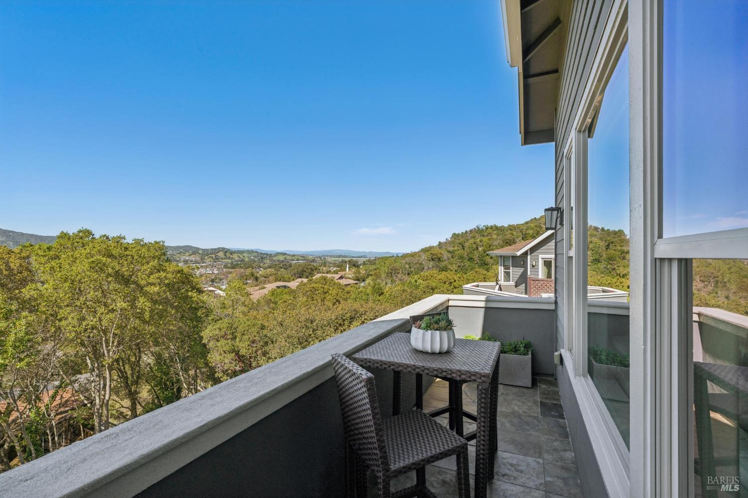 Detail Gallery Image 33 of 67 For 9 Edgehill Way, San Rafael,  CA 94903 - 3 Beds | 3 Baths